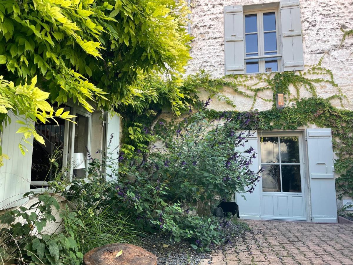 Gite Du Presbytere Port D'Envaux, Ravissante Maison De Charme Port-dʼEnvaux Exterior foto